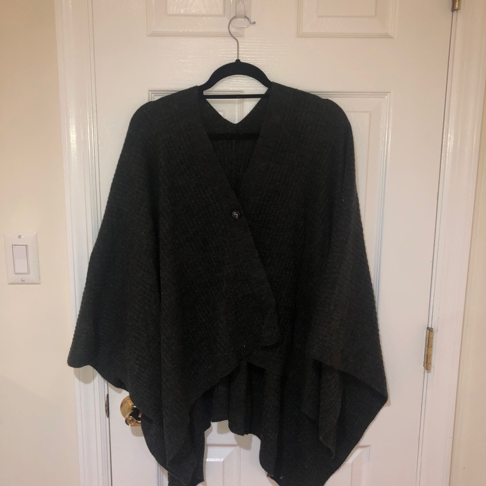 Gray ribbed button poncho
